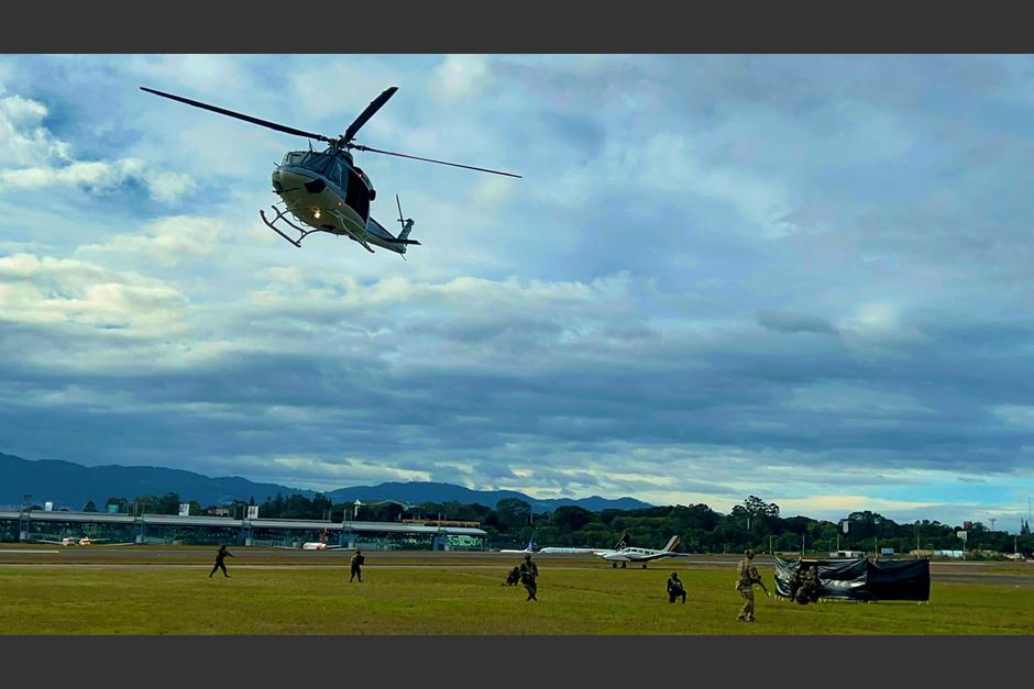JGalvezAviador's tweet image. USSOF del 7° Grupo y Kaibiles

Demostración conjunta frente a más de 3,000 personas, destacando la interoperabilidad y trabajo en equipo entre las fuerzas. ¡Alianza y profesionalismo en acción! @Southcom
@SOCSOUTH    #socsouth #southcom