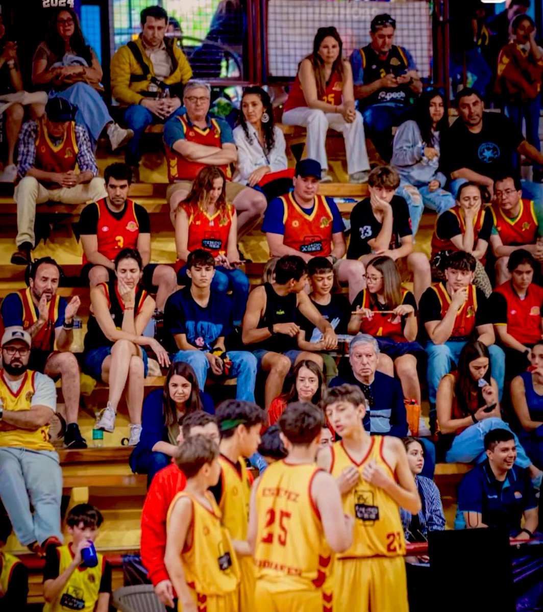 axelpickett's tweet photo. ¡Qué locura ser de @EstudiantesStgo! 💪🏼🏀🏆🇨🇱 Disputamos las 6 finales de la Asociación Las Condes en el 2024. Una perdida por 1 punto y 5 campeonatos. Tremendo trabajo de jugadores, cuerpo técnico y apoderad@s. (Y nuestra rama femenina creciendo día a día). #Dinastía #FamiliaCES https://t.co/IlZmFQExnI
