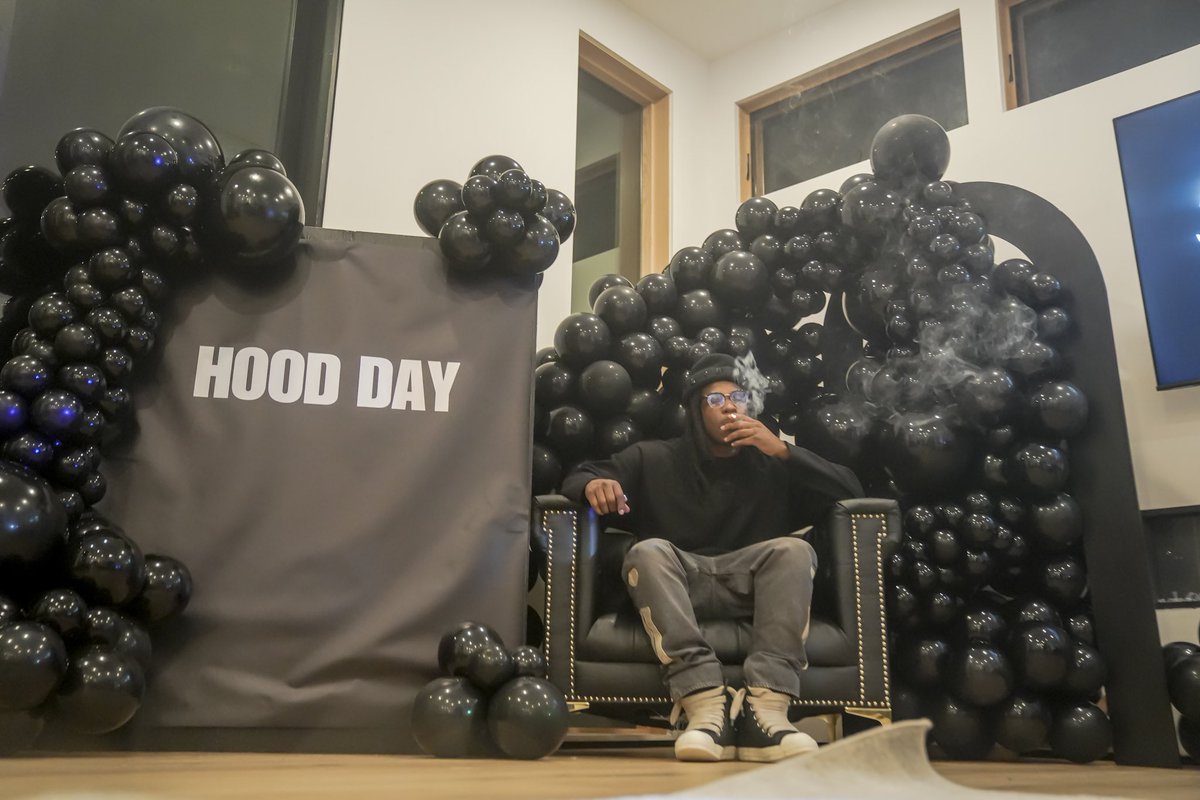 TheRealDHood's tweet photo. 🎂⭐️ https://t.co/3uPHtfLzVM