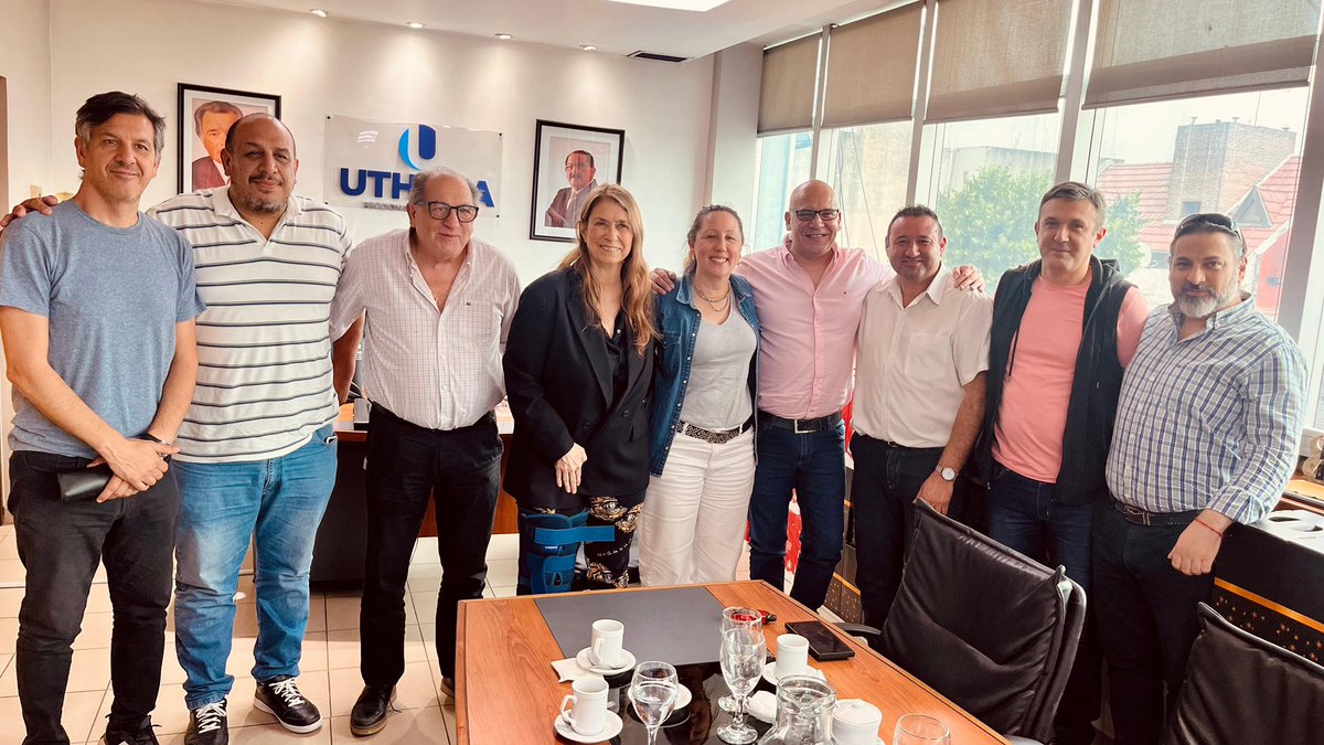 SecProdMatanza's tweet photo. 📍 Nos reunimos en @uthgraseccionalzonaoeste, con el Secretario General Zona Oeste Domingo Bruno y su equipo.

📌 Repasamos las tareas realizadas este año y delineamos las acciones para el 2025 que sigan fortaleciendo el desarrollo del sector gastronómico en el Distrito. https://t.co/yYDWqobdjH