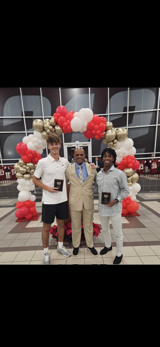 Blessed to win both these awards.Thank you Cy woods for everything❤️ <a href="/CyWoodsFB212/">Cy Woods Football</a>