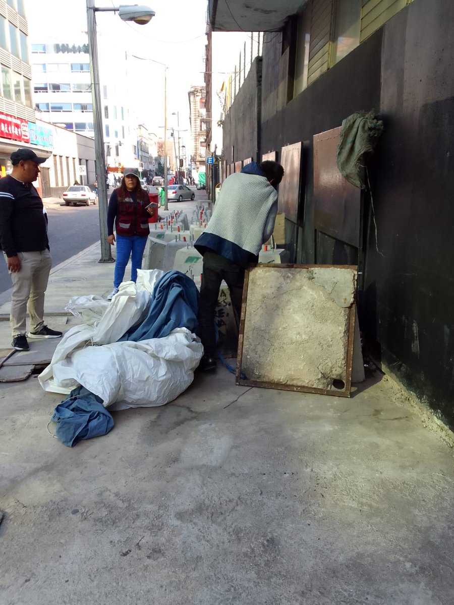 CDMX_IAPP's tweet photo. @WardRicardo @SEBIEN_cdmx @AlcCuauhtemocMx @ClaraBrugadaM @AlessandraRdlv Gracias a tu reporte, acudió la #BrigadaDeCalle para ofrecer los servicios de cuidados de nuestros Centros y realizar una jornada de higiene en el espacio público. 

Continuaremos en recorridos de intervención y monitoreo. https://t.co/vRIOtv0OD6