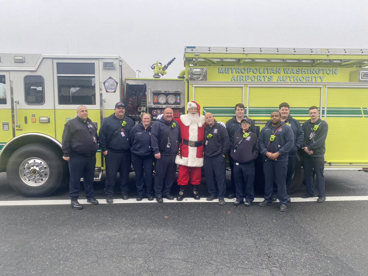 MWAAFireRescue's tweet photo. The weather outside is frightful, but Santa’s visit was so delightful! 🎅🎄 This time, he's spreading some holiday cheer to the hardworking staff & travelers @Reagan_Airport . ✈️✨ Wishing everyone a joyful & safe holiday season! #HolidayCheer #DCA #SantaIsHere @mwaapd @MWAAHQ https://t.co/XTZzPQ66vw