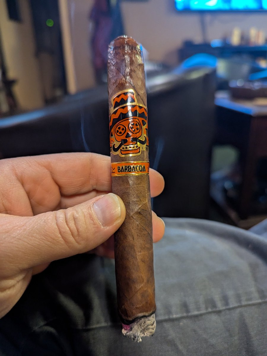 KSCigarguy's tweet photo. A little barbacoa action for today! #rojascigars #cigars #breaktimecigar #pssita #kansascigarsmokers https://t.co/g3VP8qdOl7