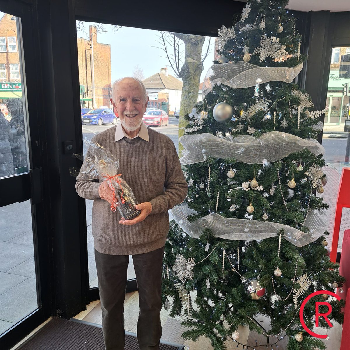🥇 Congratulations to the winners of our competition  <a href="/SLE_Church/">St Lawrence Eastcote</a> Christmas Fair, who correctly guessed the price of this stunning home bit.ly/4ixj19q 😍

#Winner #ChristmasFair #ChristmasIsComing #Sponsor #Christmas2024 #FamilyRunBusiness #ChristmasCompetition #Eastcote