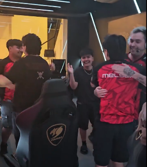 Dav1deuss's tweet photo. @KRUesports pero no lo dejen con la mano estirada https://t.co/dUGAsi6YLV
