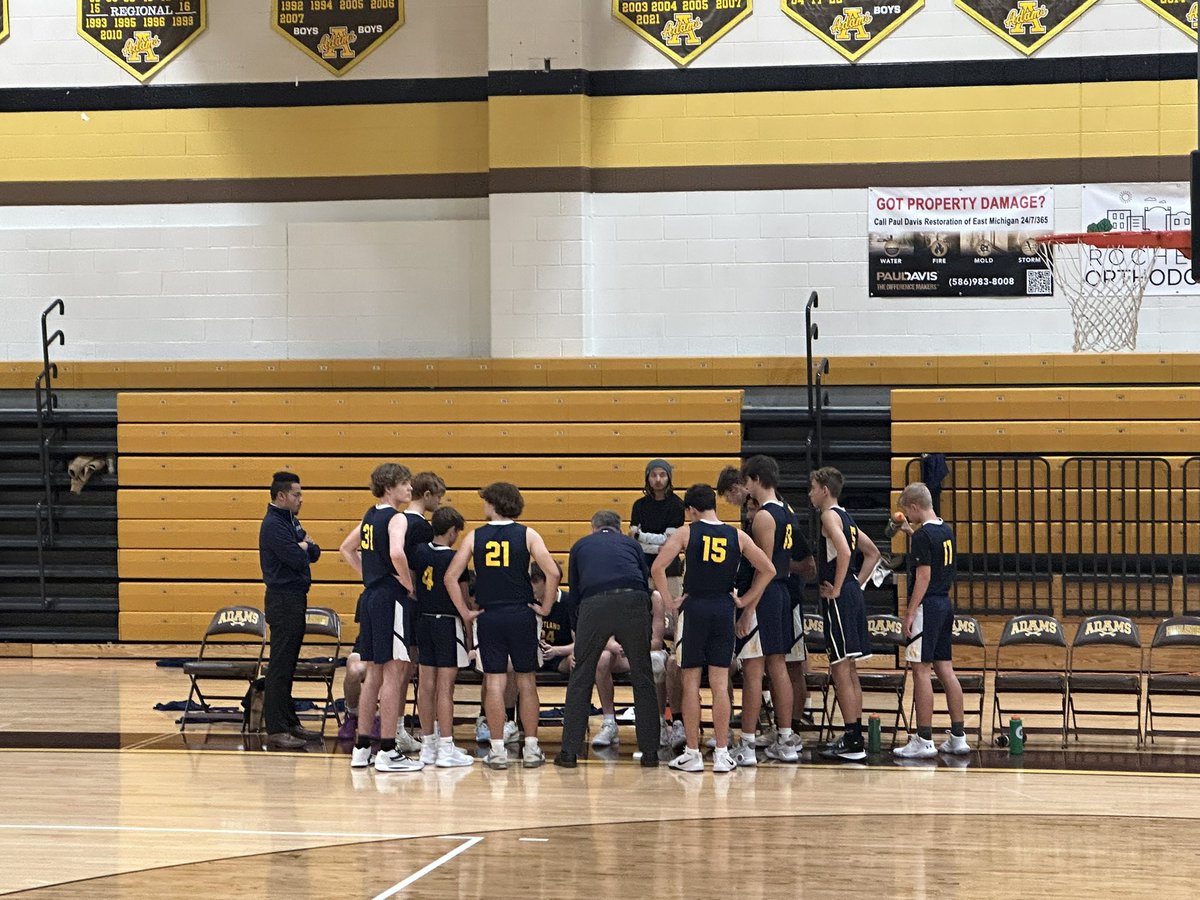 Eagles by 5 (37-32) heading to the 4th. Another pair of buckets from Enger in the 3rd