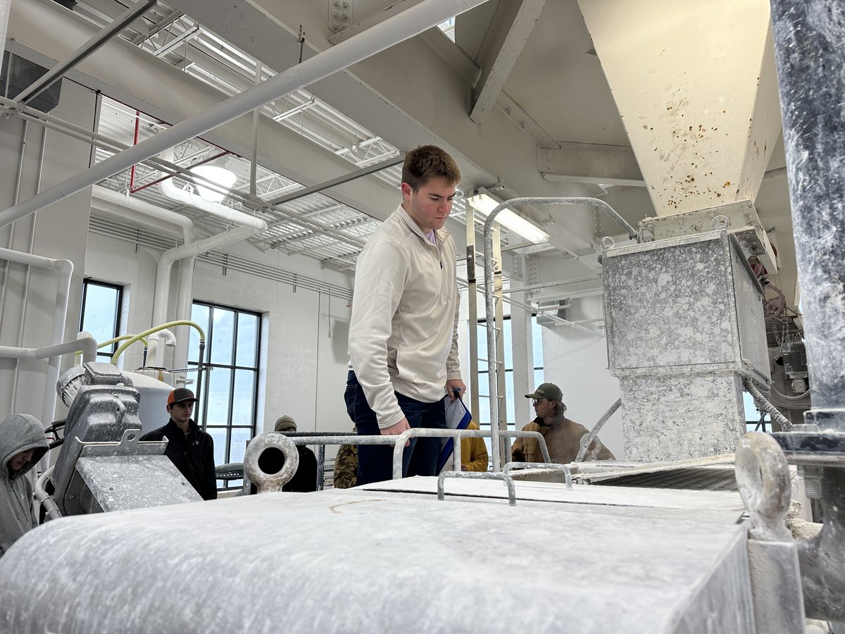 FlintHillsTech's tweet image. 🌊 Hands-on learning! Thanks City of Emporia for showing our Power Plant Tech students the ins &amp;amp; outs of water treatment operations. Great community partnerships = career-ready grads 💪
#WeAreWranglers #FlintHillsTech #FHTC #EmporiaKS