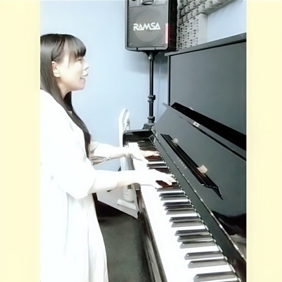 Water_milly's tweet photo. 定期🙇🏻‍♀️(少し画像を変更)
推し様などはプロフに記載しております☝基本は雑多な呟きです。
実に個人的ですが…
本業の保育士の合間に、バンドやアコースティックユニットで歌唱をしたり、ピアノを弾いて歌唱をしたりしています🎤
ライブなどを観に来てくださると嬉しいです!
宜しくお願い致します。 https://t.co/q4tSuBvAgi