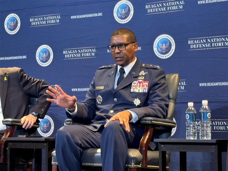 US_TRANSCOM's tweet photo. Last Week, Gen. Randall Reed, our commander, joined #RNDF2024 to discuss the Middle East. Gen. Reed shared that together, with our allies and partners, we help provide security and stability through deterrence and work toward common goals in the region. #TogetherWeDeliver https://t.co/3GoobSuV0a