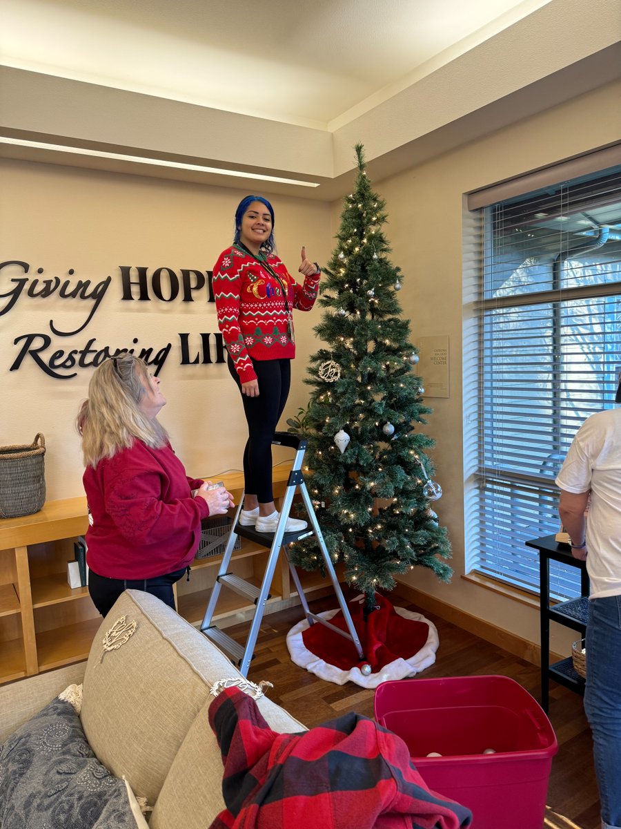 Shepherd's Door is feeling the Christmas spirit thanks to our friends at IDM Companies.  We appreciate our ongoing relationship with IDM! Thank you!

#CommunitySupport #ShepherdsDoor #HolidayCheer #Thankful #Partnership#portlandrescuemission2024 #prm #PortlandRescueMission