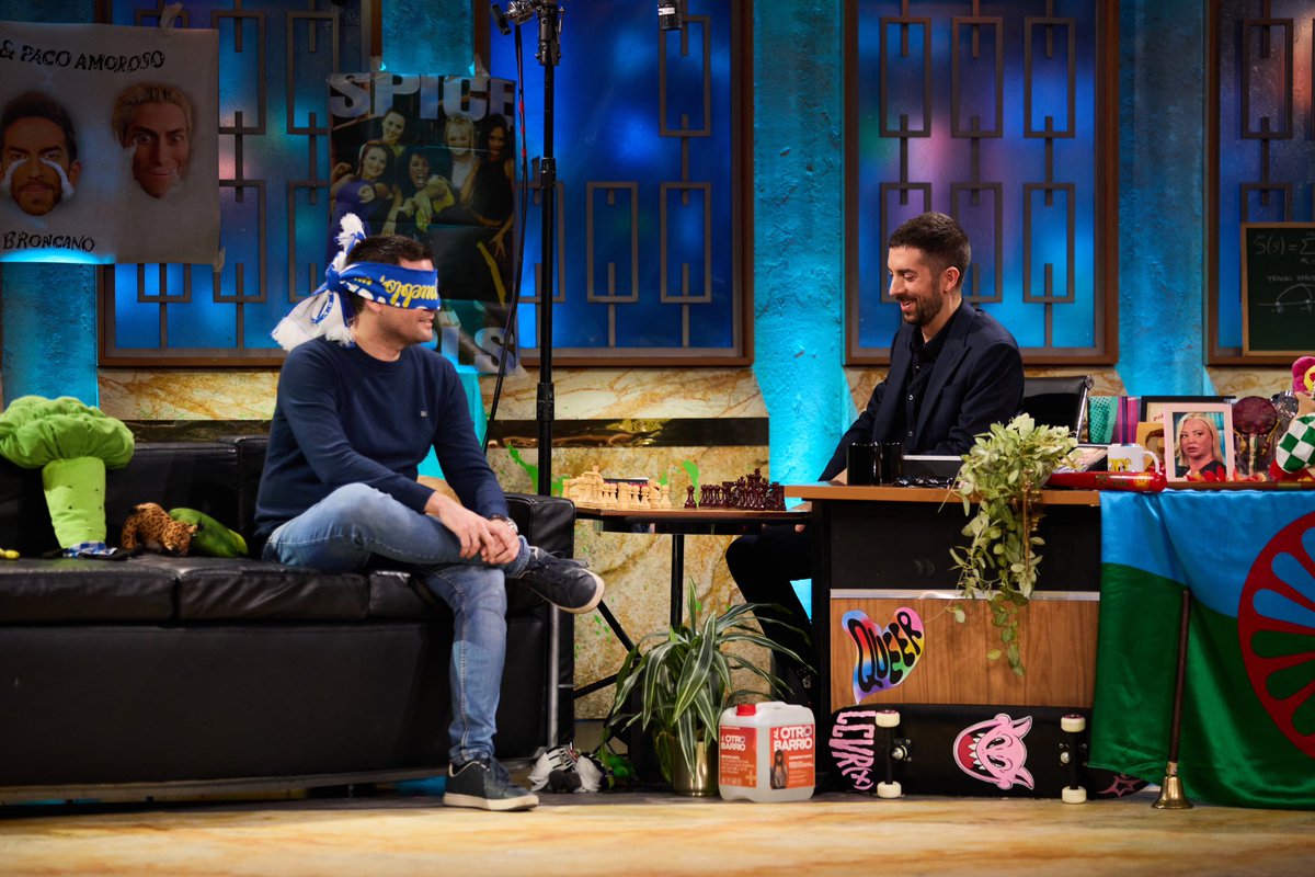 ¡GRACIAS <a href="/LaRevuelta_TVE/">La Revuelta</a>! 😎

Un día que no voy a olvidar en la vida.

Gracias a David Broncano y a todo el equipo de La Revuelta por dar visibilidad al ajedrez.

Con las pilas cargadísimas para NY… ✈️