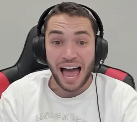 sylvie 🖤 tweet media