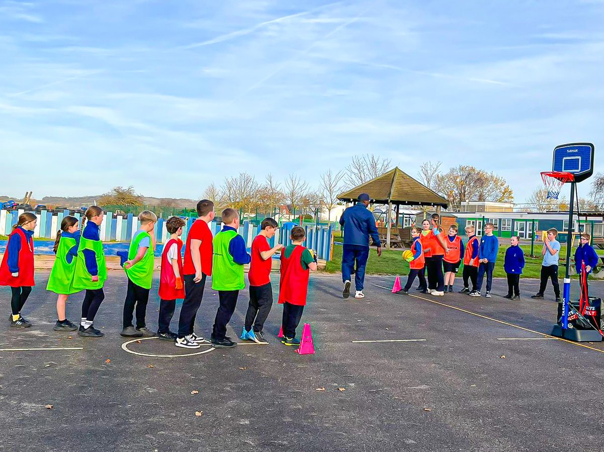BBFundamentalz's tweet photo. Pupils at @AHPAcademy had a great time learning new basketball drills &amp; skills and playing some fun team games during their FREE basketball clinic with Coach James🏀! https://t.co/8YZtru9IP9