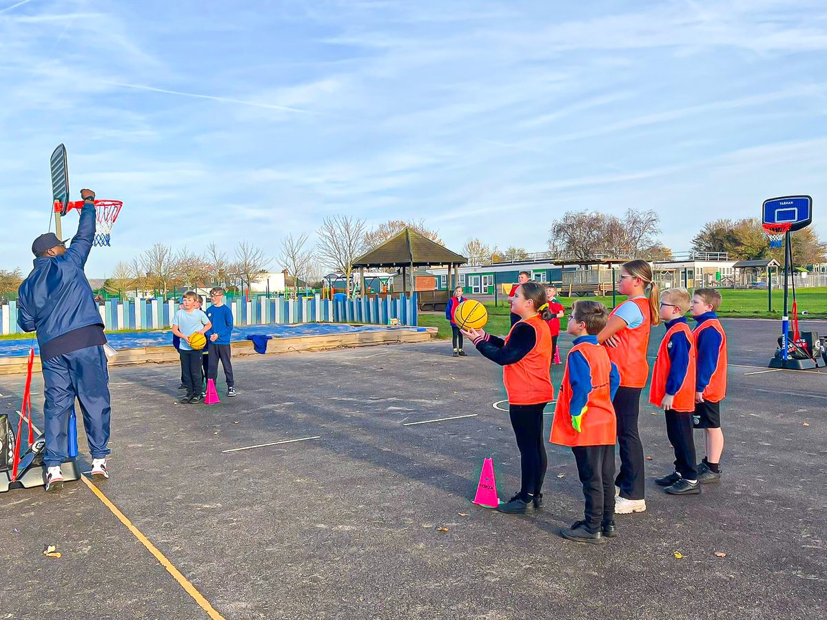 BBFundamentalz's tweet photo. Pupils at @AHPAcademy had a great time learning new basketball drills &amp; skills and playing some fun team games during their FREE basketball clinic with Coach James🏀! https://t.co/8YZtru9IP9