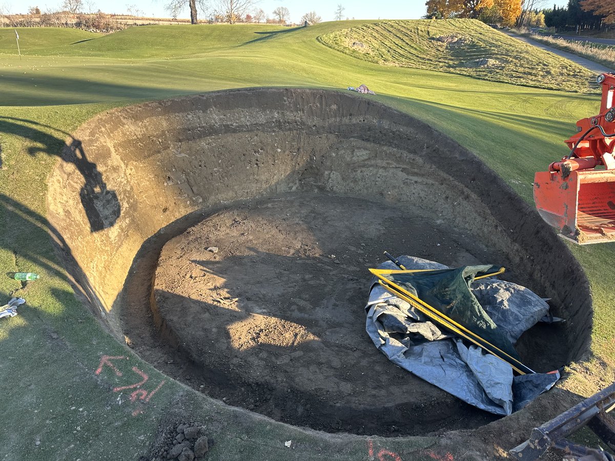 XGD_Systems's tweet photo. XGD Systems and @TDI_Golf showing off our Eco Bunker skills with these beauties.  😍 @pulpitclub @ecobunkerusa #bunkers #neatandtidy #golfcourserestoration #drainage #tdigolf #xgdsystems #bunkerconstruction #fallskies #waitingformoresnow https://t.co/WL2ZW6V6jk