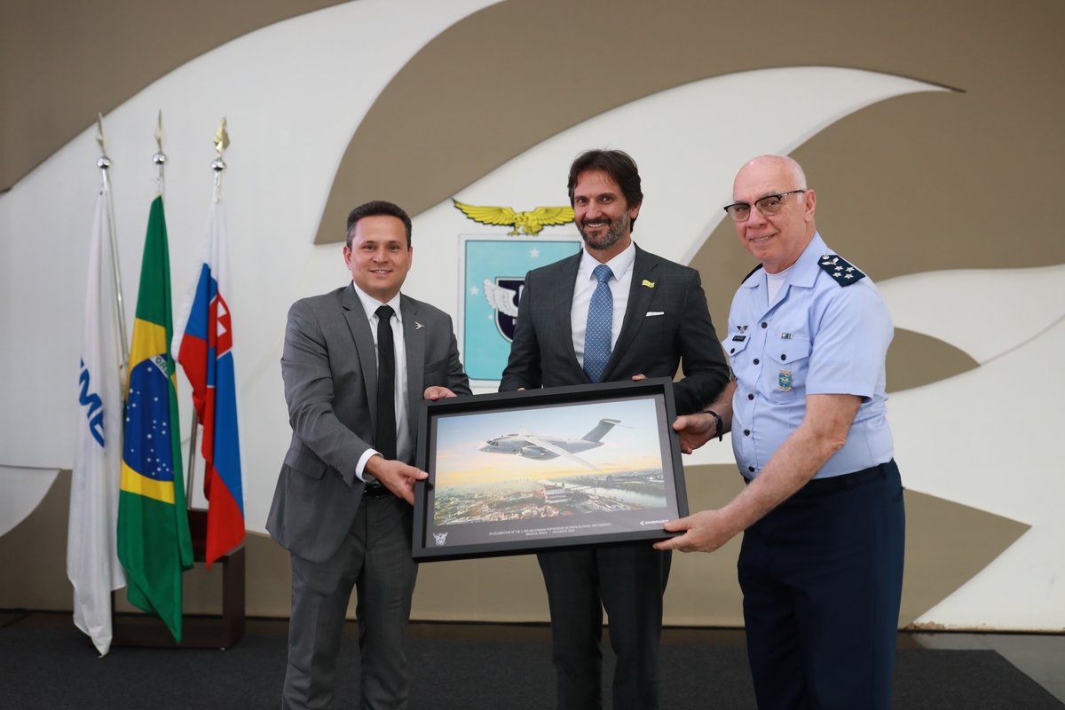 embraer's tweet photo. #NEWS | Slovakia indicates the Embraer C-390 #Millennium as the best option for its future military transport aircraft. Read full news: https://t.co/WJRr2TMIqd
#EmbraerStories #C390 https://t.co/c3nI0BS8k7