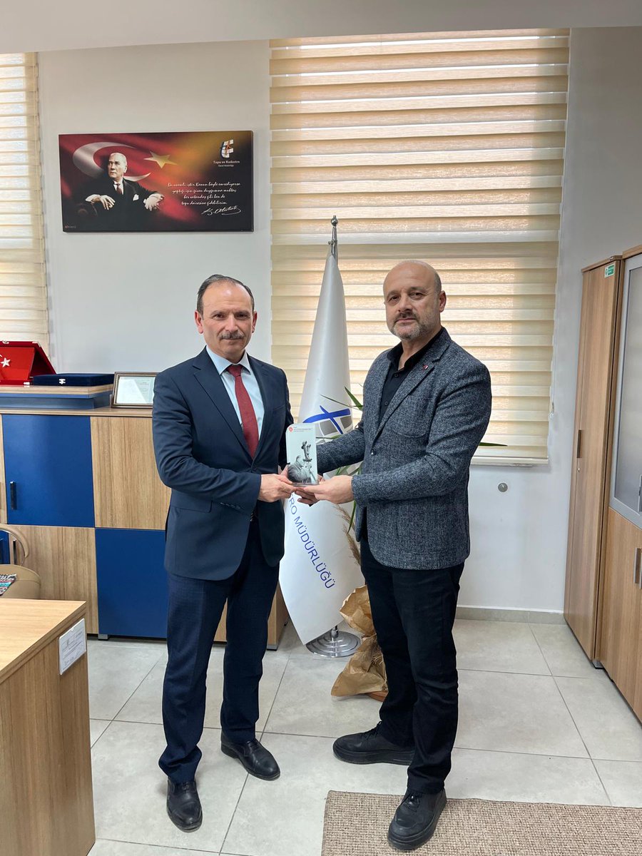 HkmoCorum's tweet photo. Harita ve Kadastro Mühendisleri Odası Çorum Bölge Temsilciliği Yönetim Kurulu olarak Çorum Tapu Müdürlüğü görevine atanan İsa Yanık’ı makamında ziyaret ettik. Görüşmede  Yönetim Kurulu Başkanımız Fatih ATEŞ’in yanında https://t.co/Zg5ZLZiyHd