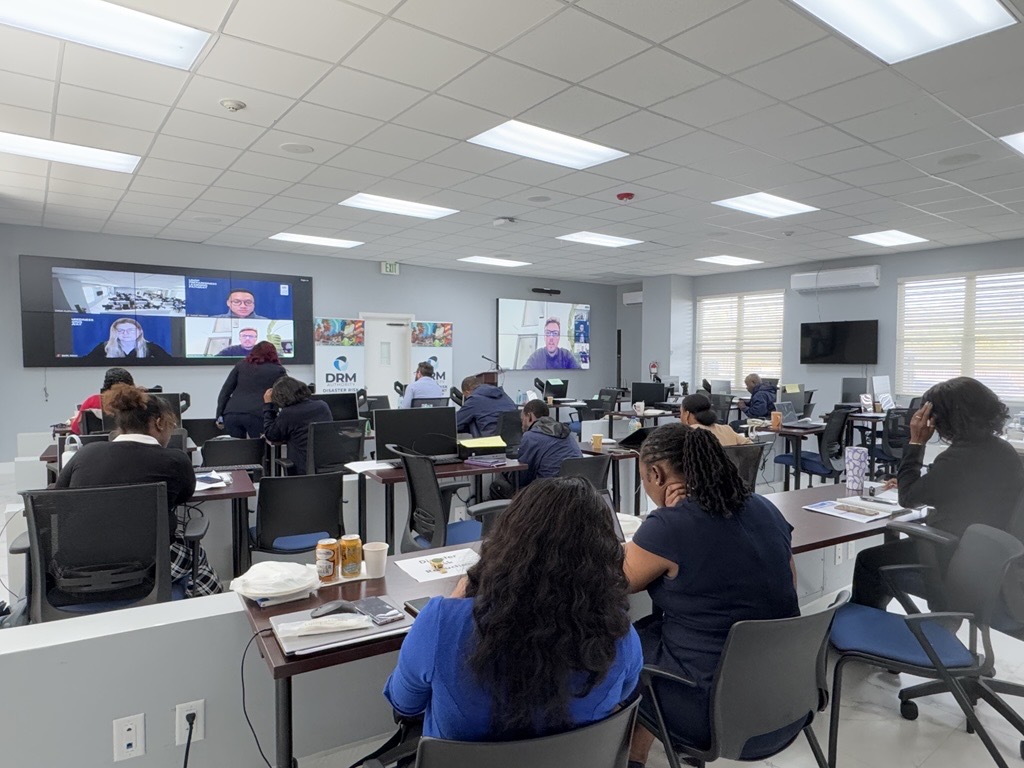 UNDPJamaica's tweet image. As we roll out the @UNDP Preparedness Learning Pathway in #Nassau 🇧🇸, @drm_authority decision-makers &amp;amp; practitioners dive into

💰 Fundamentals of preparedness
📡 Tech &amp;amp; innovation for preparedness
⏩ From early warning to early action

#UpskillShareInteract for preparedness