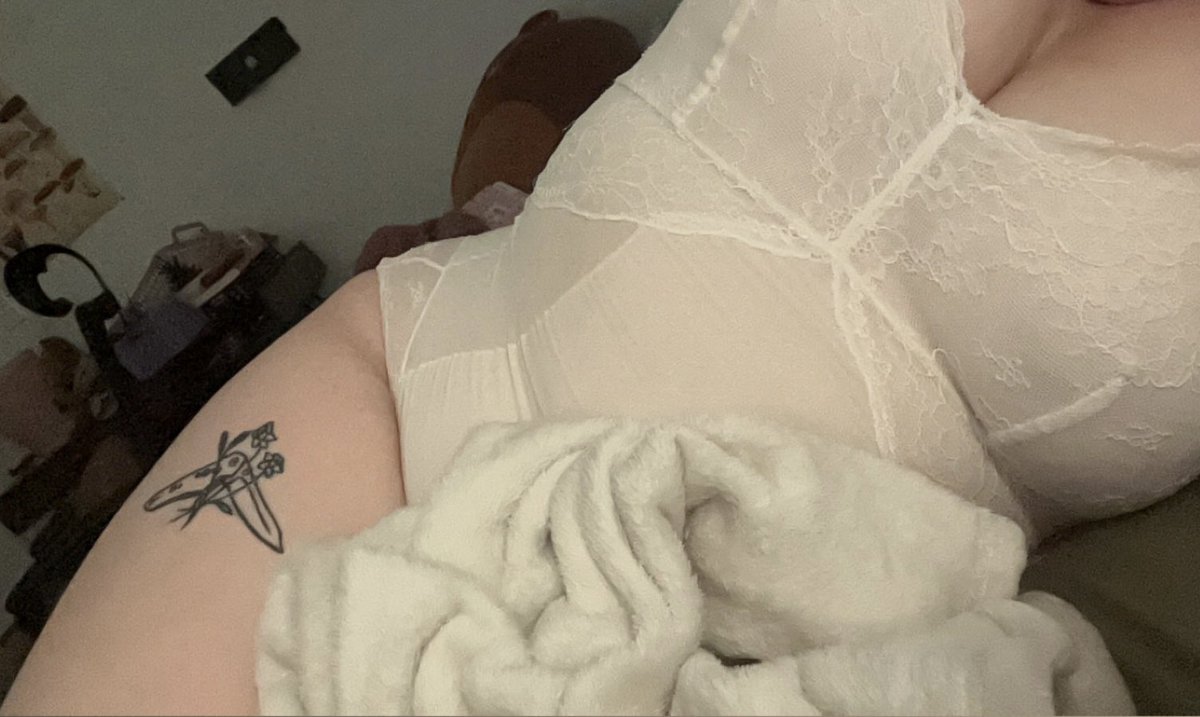 vampredhead's tweet photo. Now I need someone to rip this off of me <3

#NSFW #cute #curvylady #nsfwtw https://t.co/QcVvCoaVCm