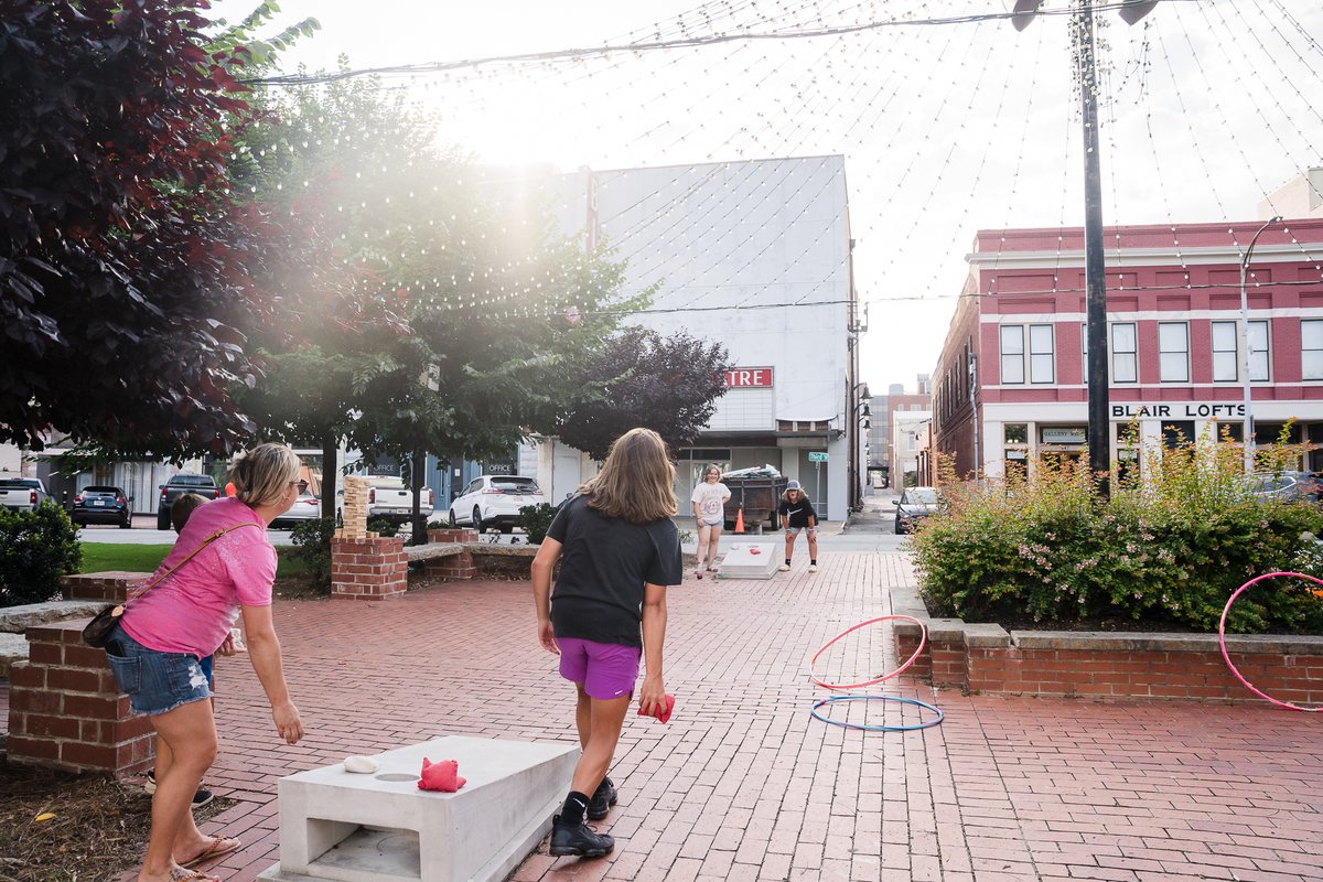 CivicCommonsUS's tweet image. It’s time to recommit to elevating the common good.
Read this interview with @ChrisMurphyCT on social connection, the state of American happiness &amp;amp; the role of civic infrastructure to bring us back together.
#publicspace #commongood #policy
medium.com/reimagining-th…