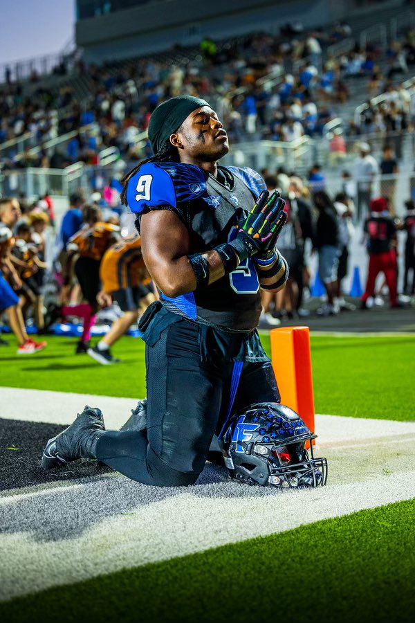 rahshodpresley_'s tweet photo. 🚨SR. Season Highlights🚨

https://t.co/obXF8k6Nn9
@KoachMak @ckylesanders59 @CoachShavers @CoachJasonA3 @CoachHitchens @carlos_leggins @CoachOnic https://t.co/1BW4PmHgrs