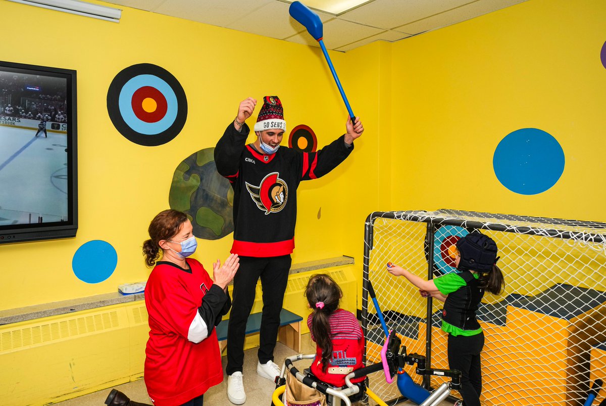 A day full of spreading holiday cheer 😄

A #Sens holiday favourite, we stopped by <a href="/CHEO/">CHEO Ottawa</a> this afternoon to visit the CHEO School, @rmhcottawa and <a href="/RNeilsonCH/">Roger Neilson Children's Hospice</a>, and more alongside the <a href="/SenatorsFndn/">Senators Foundation</a> 🫶