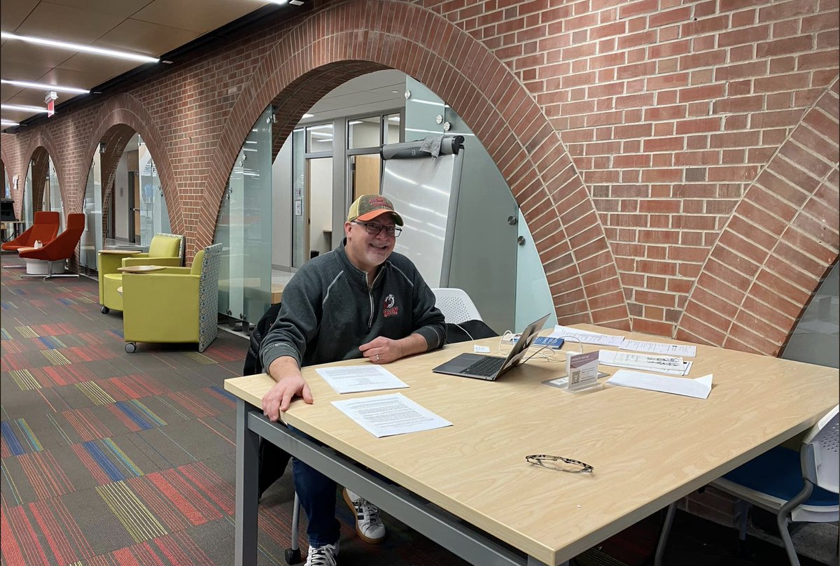 🟥⚫️ Wade Sherman is a Cohort 5 doctoral student who works in London as the Resident Coordinator for the SCSU Study Abroad Program. Wade came to Moorhead campus for a full week of protected time to complete doctoral work 💯. Nice to catch up with this doctoral Dragon! 🔥🐉🔥