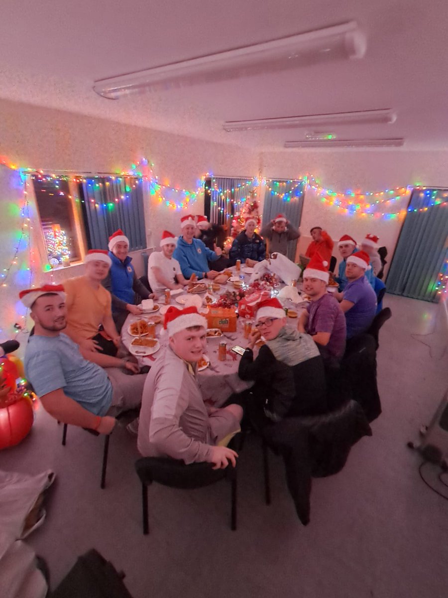 The #runwithrob Christmas🌲 party 2024 🎅Tuesday evenings have proved to be a really positive space for this group of young men. Their Consistent participation has allowed them to really benefit their health and well being. #runwithrob