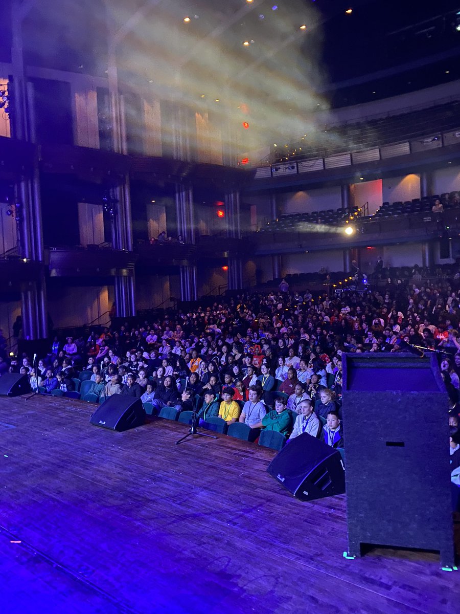 NNPSArts's tweet image. A special morning matinee for our middle school music Ss w @TRADOC Band.  We are immensely grateful for the partnership &amp;amp; support of the TRADOC Band to our @nnschools musicians.  Such a fun, performance &amp;amp; singalong 🎶🎶