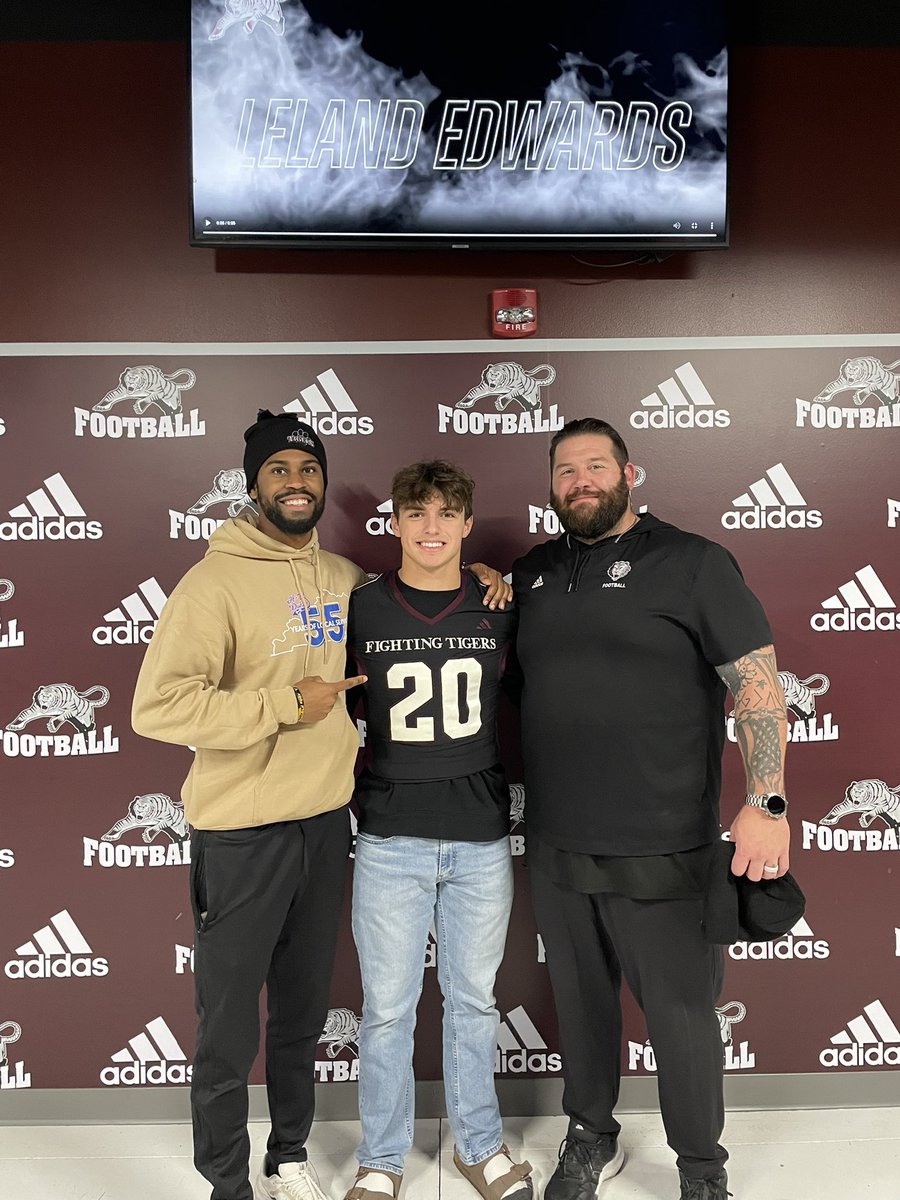 leledwards20's tweet image. Had a great day @CvilleTigersFB thank you for having me out @coachlane9💪🏼💪🏼