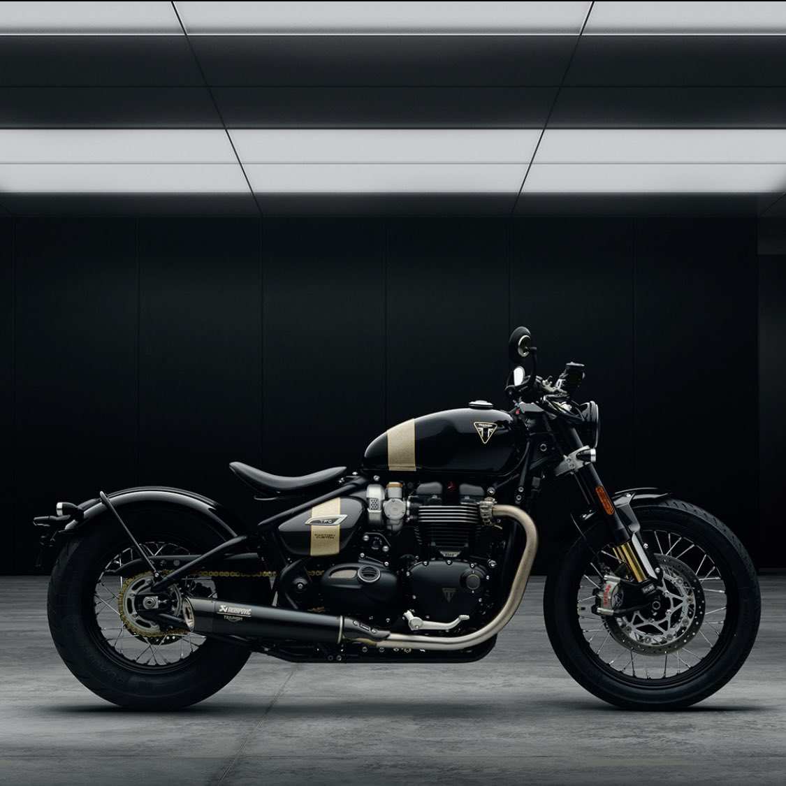 TriumphTokyoBay's tweet image. Bobber TFC 世界750台限定。
はぁ〜カッコよ🥰
#triumph #bobber