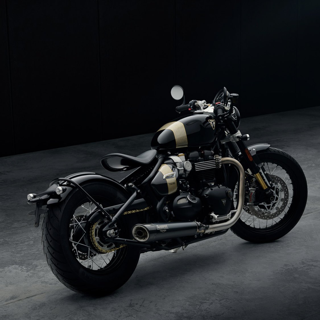 TriumphTokyoBay's tweet image. Bobber TFC 世界750台限定。
はぁ〜カッコよ🥰
#triumph #bobber