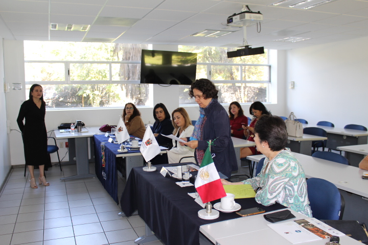 DgesCucea's tweet photo. Estimada comunidad, con orgullo les compartimos como se vivió el examen de grado de Elsa Rodríguez, que se llevo a cabo el día lunes 02 de Diciembre.

Reconocemos su esfuerzo y dedicación por concluir exitosamente el Doctorado en Gestión de la Educación Superior. https://t.co/4byloR7nmh