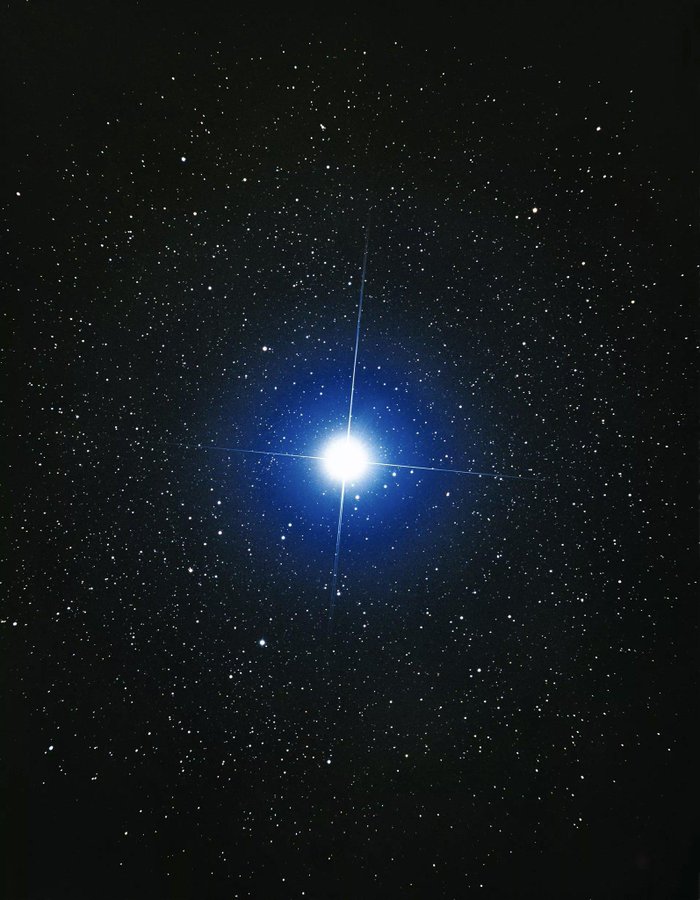 konstructivizm's tweet photo. Sirius : the brightest star in the night sky, Akira Fujii https://t.co/IeWPk44kdG