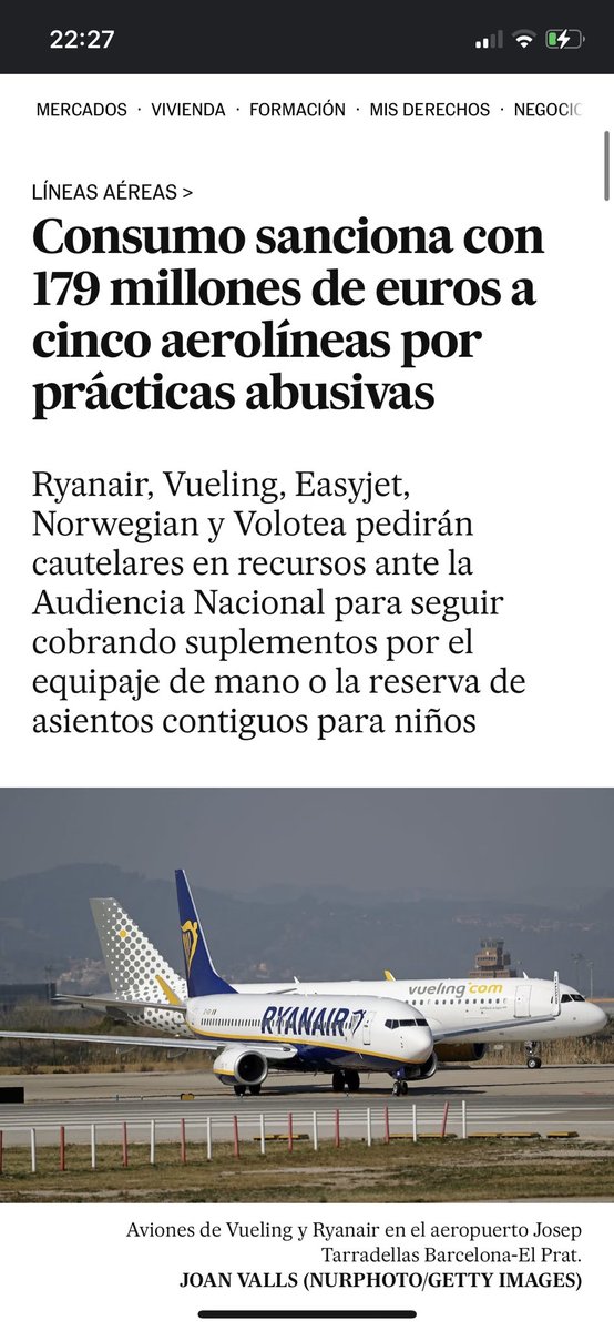 patriciamval's tweet photo. @consumidores, @vueling se niega a reembolsarme el cobro de 60€ diciendo que mi mochila de mano no cumple las medidas. Gracias a poder denunciar este abuso a la @policia, el banco sí que reembolsa este #robo y #estafa. 39,2 millones de multa es poco para @vueling 💩💩💩 https://t.co/ES38BSlp2B