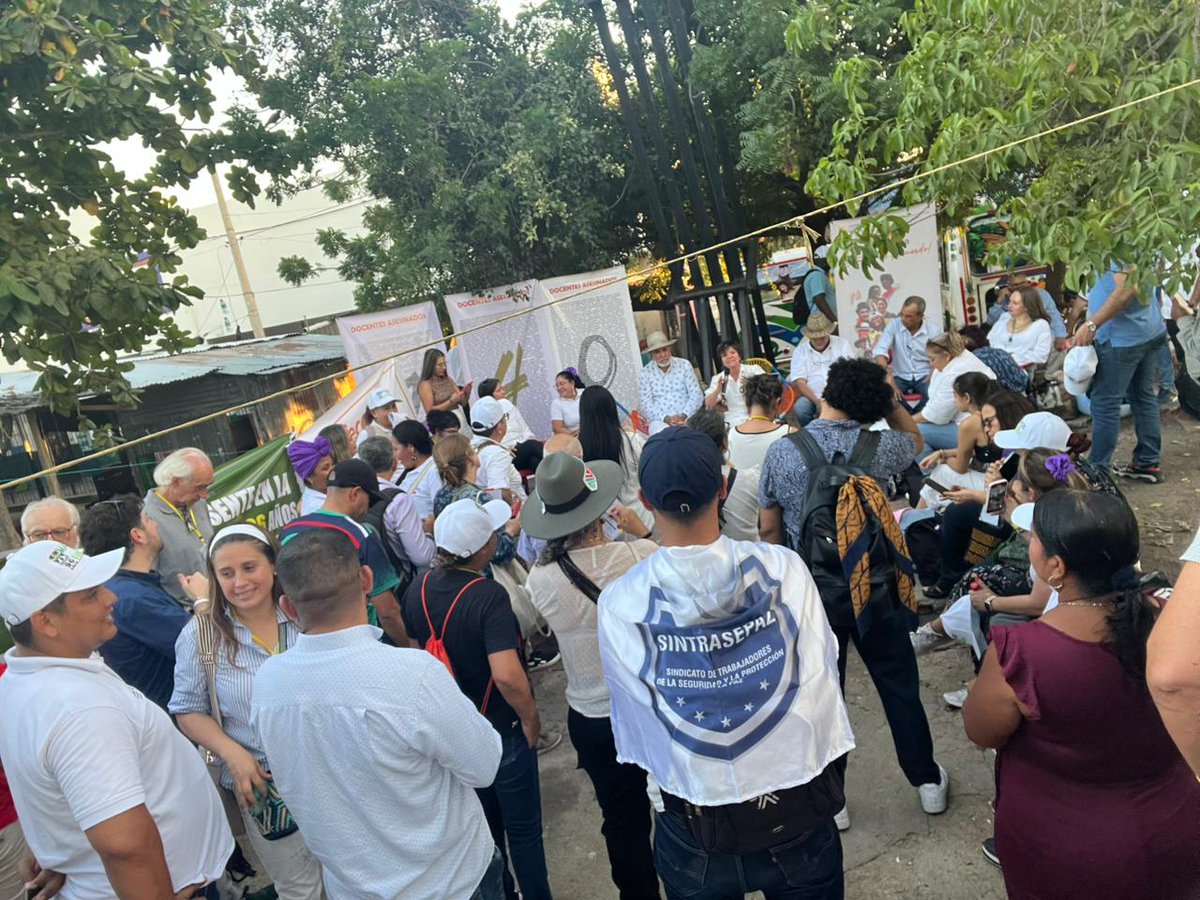 Desde la Plaza de los Mártires del municipio de Ciénaga #Magdalena en el Acto de conmemoración, reconocimiento y dignificación de las víctimas de la masacre de las bananeras y de la violencia antisindical en Colombia
#DíadelosDerechosHumanos