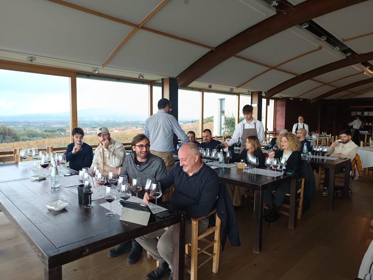 cincinnatovini's tweet photo. An amazing #masterclass held @ Cincinnato Wine Resort about #NeroBuono.
Thanks for all the people and #wineexperts coming over to discover potential, history and the diverse wine-making styles disclosing peculiarities of our precious indigenous grape variety.
.
#wine  #winemaking https://t.co/Tu6M7i5s6p