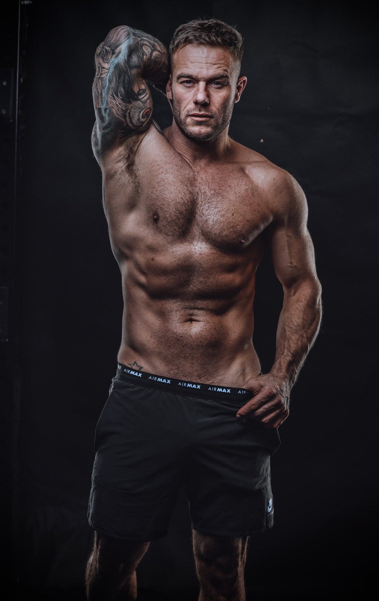 Repost if you want the naked version 👀