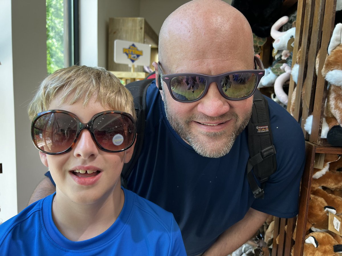 SusanSMills's tweet photo. Please help me celebrate this special guy with birthday wishes!He does so much for so many, and always with such joy. @CameronMillz you are absolutely amazing, and I’m so happy that we get to celebrate another year with you. 
#bbn #weareuk #hbd https://t.co/Y6NUO8jFO0