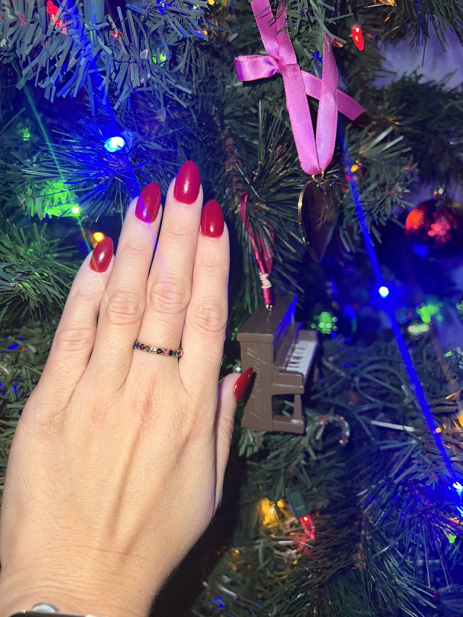 JordynLWYMMD's tweet photo. the bejeweled ring is so pretty
✨🕰️💙💎
#TSTheHolidayCollection @taylornation13 https://t.co/mT0HoD2ays