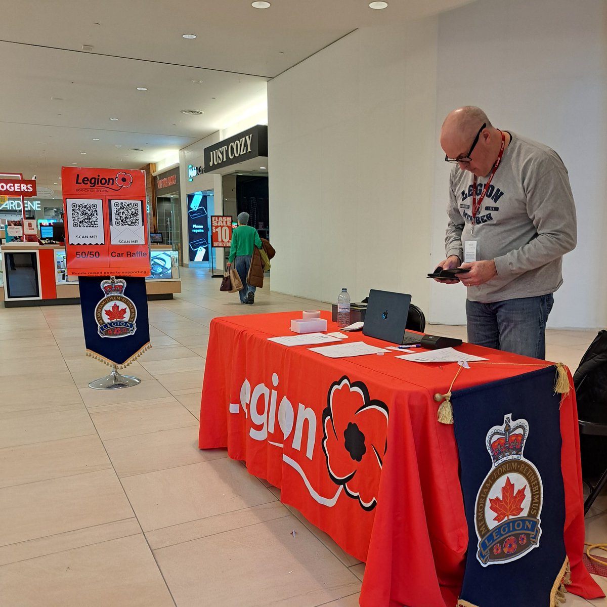 peppygreen81's tweet photo. The draw is rapidly approaching for #LegionCarRaffle #CornwallCentre ticket sale location is just outside of @shoppersdrugmart We also have 50/50 draw separate buy. #RaffleBox
@620ckrm https://t.co/WGpzDQoZDP