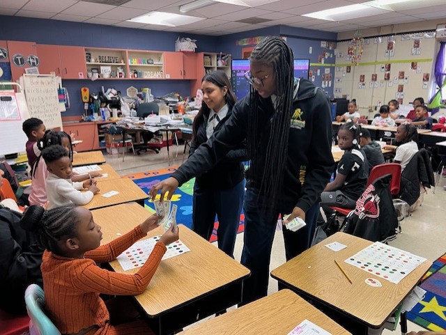 JAofAlabama's tweet image. On December 4, we had a #JAinaDay at Central Park Elementary with our cadets from Jackson Olin. Thank you, cadets! #HighSchoolHeroes
