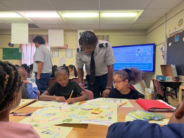 JAofAlabama's tweet image. On December 4, we had a #JAinaDay at Central Park Elementary with our cadets from Jackson Olin. Thank you, cadets! #HighSchoolHeroes