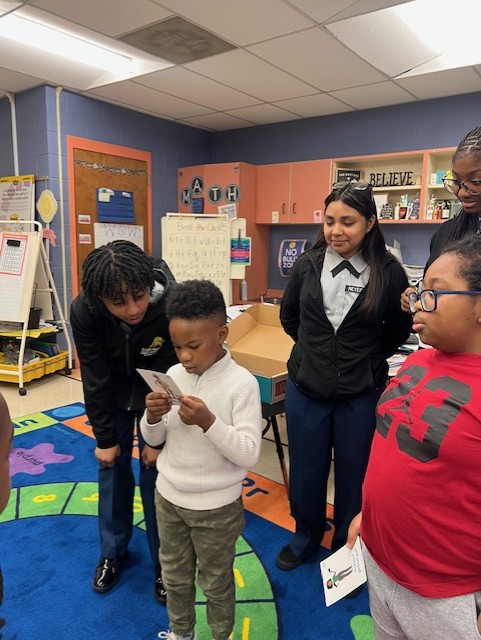 JAofAlabama's tweet image. On December 4, we had a #JAinaDay at Central Park Elementary with our cadets from Jackson Olin. Thank you, cadets! #HighSchoolHeroes