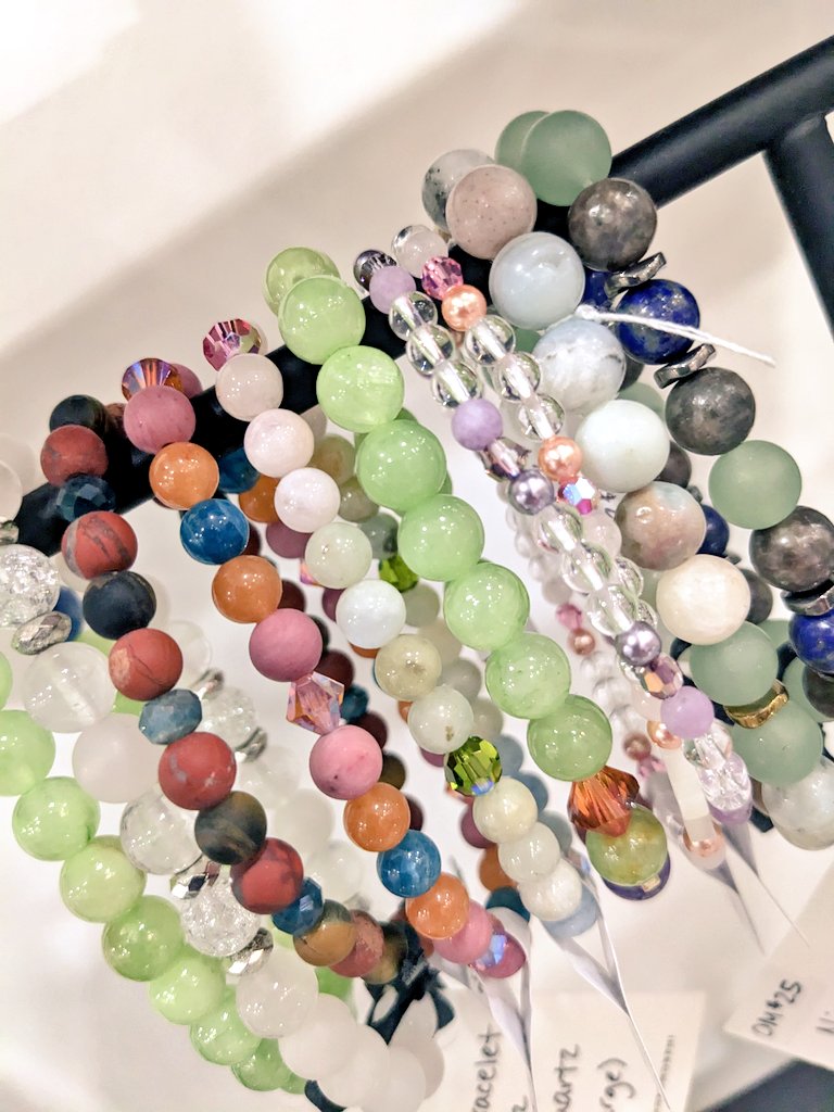 #Christmas is TWO WEEKS away!!! These #crystals and crystal #jewelry would make the #perfect #gift or #stockingstuffer. Omorphi delivers the best. Grab yours today!

Maker's Market is located at 3069 Dundas St W #Toronto. Open daily 11 to 6.