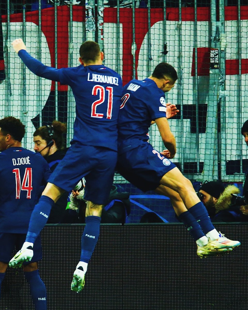 LCParisien's tweet photo. #SALPSG 0-3 
Cette célébration 🤩 https://t.co/YiOQota9ui