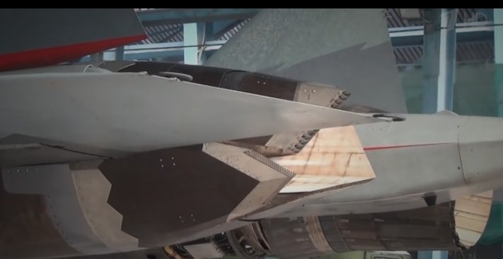 red_radahn's tweet photo. #Russia tested 2D nozzles on Sukhoi Su-57 Felon (PAK-FA-T50-2) prototype. The new engines will solve a lot of issues with Russian aircrafts like smoke and it will have much longer lifespan with super cruise capabilities,making it a true 5th gen aircraft. https://t.co/WfxKyUkwzU