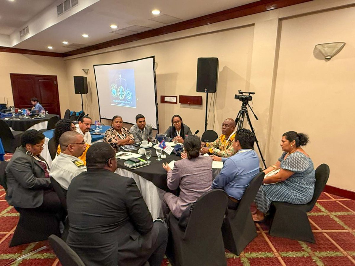 #UNDPinBelize supported the 2nd Annual Anti-Corruption Conference! <a href="/amilinmendez/">amilin mendez</a> shared our global efforts to fight corruption &amp; empower youth across 115 countries. 

Locally, we’re strengthening #governance through capacity building &amp; policy development. #UnitedAgainstCorruption