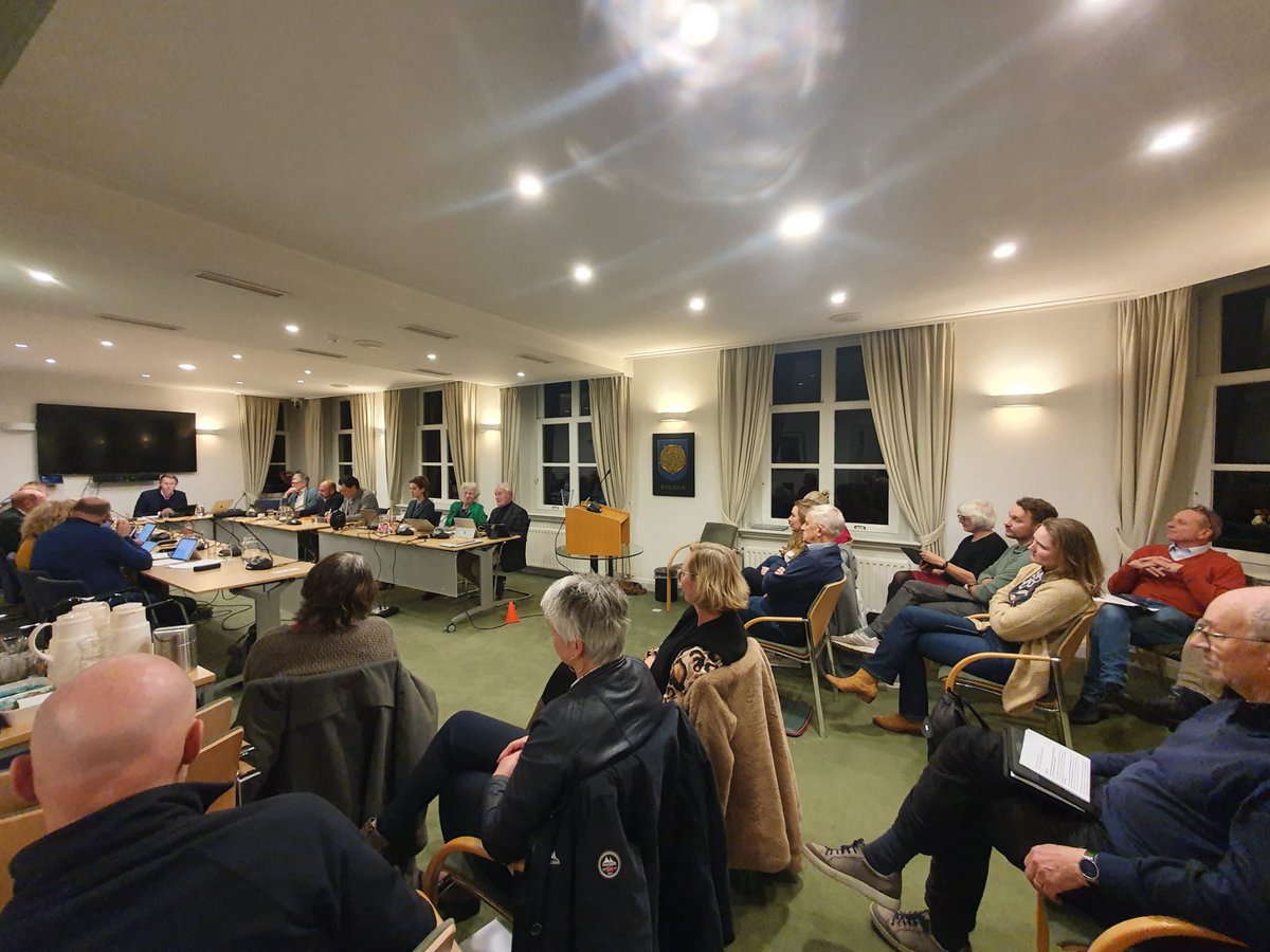 Een volle publieke tribune, 6 insprekers en een petitie: het was een levendige commissie- en raadsvergadering in <a href="/Rozendaal_GLD/">Gemeente Rozendaal</a> deze avond. Mooi, een levende lokale democratie!